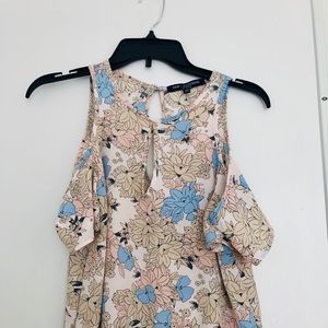 Cute open shoulder light pink top